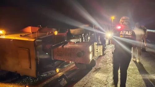 Elazığ'da minibüs ile traktör çarpıştı