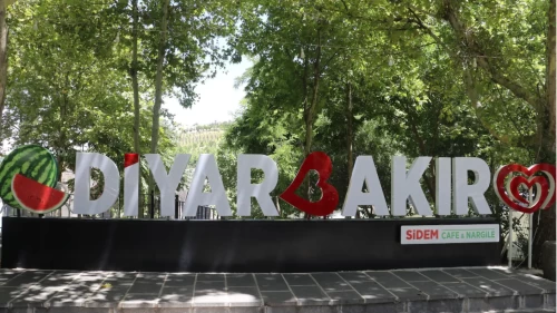 Diyarbakır’da sıcak hava kenti sessizliğe bürüdü