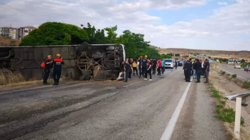 Yolcu otobüsü kaza yaptı: Çok sayıda yaralı var