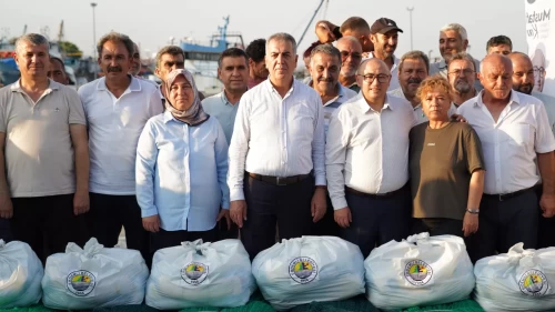 Erdemli Belediyesi’nden balıkçılara 646 adet ekipman desteği