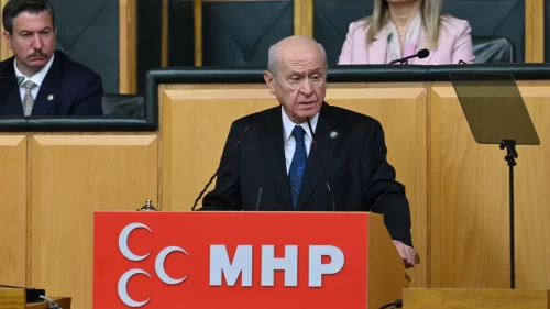 MHP Lideri Bahçeli'nin Grup Toplantısındaki yüzük ve rozet detayı gündem oldu