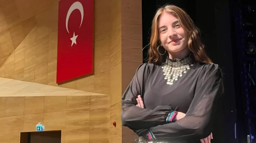 17 yaşındaki Lara, İngiltere’deki 5 okulu kendine hayran bıraktı!