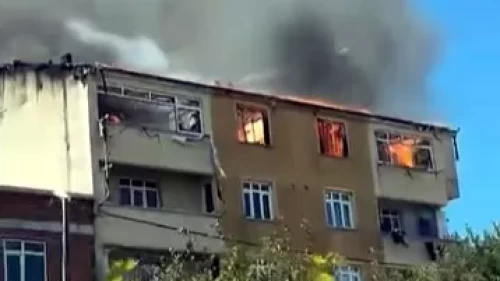 Çatıdaki onarım faciaya dönüştü: Alevler dairelere sıçradı