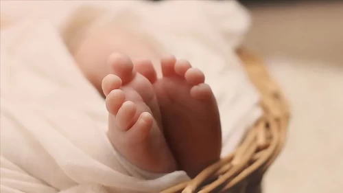 Avluda ölü bulunan bebeğin annesinin 14 yaşında olduğu ortaya çıktı!
