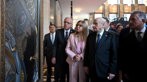MHP Lideri Devlet Bahçeli'den TBMM'de 15 Temmuz sergisine ziyaret