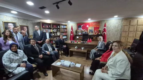 Bakan Göktaş MHP Eskişehir İl Başkanlığı'nı ziyaret etti