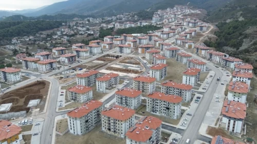 Haluk Levent’e Hataylı depremzededen tepki: 'Milleti aldatmasınlar'