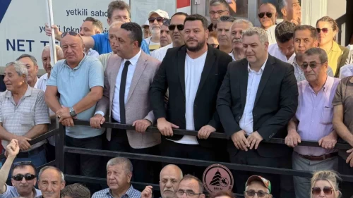 Belediye başkanları ve yüzü aşkın üye Yeni Parti'ye geçti