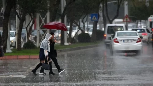 Meteoroloji uyardı: Sıcaklık 43 dereceye çıkacak! Kuvvetli rüzgar ve sağanak alarmı