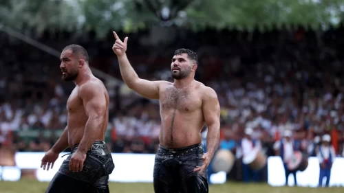 Bakan Bak'tan başpehlivan Erkan Taş'a tebrik mesajı