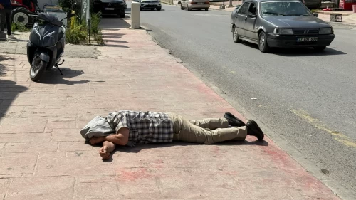 ''Ben mevtayım'' diyerek yerlere yatan şahıs polislere zorluk çıkardı!