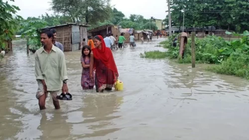 Nepal’de nehir taştı, köyler sular altında kaldı!