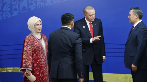 Cumhurbaşkanı Erdoğan Türk kafilesini ayakta selamladı