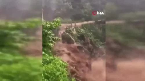 Giresun'da sağanak dereleri taşırdı: Yollar su altında kaldı