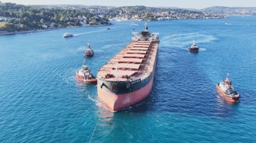 Rusya'da İHA saldırısına uğrayan GREAT OCEAN İstanbul Boğazı'ndan geçti