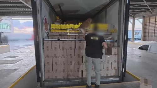 Silivri’de şüpheli TIR’a operasyon