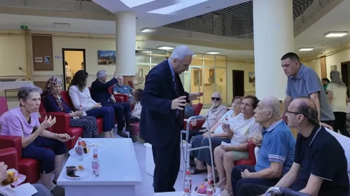 MHP'li Yurdakul’dan anlamlı ziyaret! Huzurevinde büyüklerle gönül köprüsü kurdu