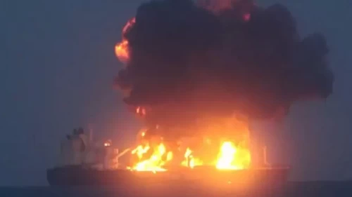 Suudi Arabistan’a ait petrol tankeri vuruldu!