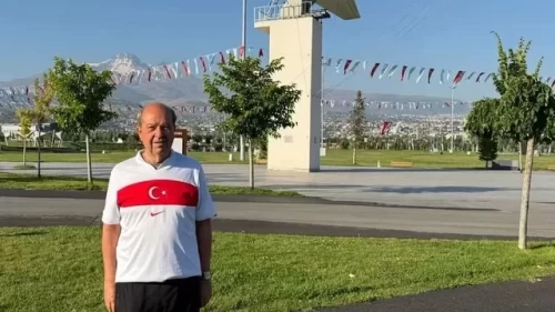Ersin Tatar'dan milli takım formalı Kayseri paylaşımı