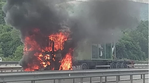 Bolu’da seyir hâlindeki TIR alevlere teslim oldu