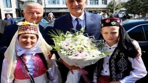 'Yan gelip yatmazlar'