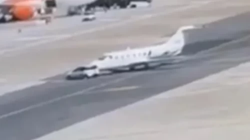 Havalimanı'nda özel jete araç çarptı
