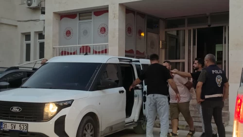 Hatay'da 16 yaşındaki genci silahla alıkoydukları iddia edilen 2 şüpheli tutuklandı