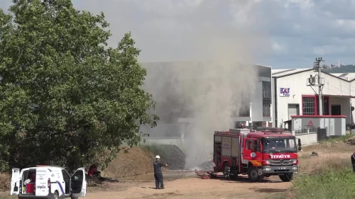 Doğalgaz borusunun delindi, basınçlı gaz metrelerce yukarı yükseldi!