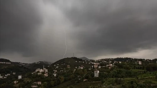 Meteoroloji'den hava durumu uyarısı: İstanbul ve Karadeniz için sağanak alarmı!