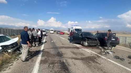3 otomobil çarpıştı! 9 kişi yaralandı