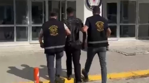 Girdiği dükkanın kapısını sökerek çaldı!