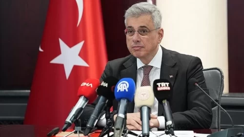 Uçakta rahatsızlanan yolcuya ilk müdahale Bakan Memişoğlu'ndan!