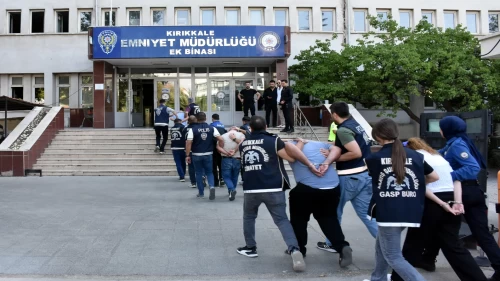 Cesedi 7 parçaya ayırıp 10 yıl dondurucuda sakladılar!