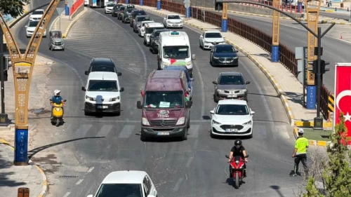 'Filistin Konvoyu' Habur'dan Irak'a geçti