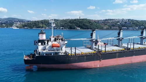 İHA saldırısına uğrayan gemi İstanbul Boğazı'ndan geçti