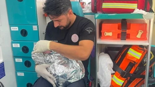 Şanlıurfa'da bebek ambulansta dünyaya geldi