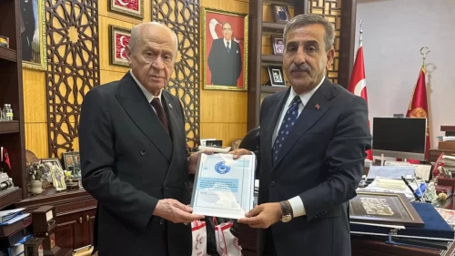 MHP Lideri Bahçeli, Türkiye Kamu-Sen Genel Başkanı Kahveci'yi kabul etti