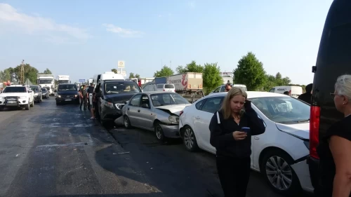 Antalya'da 6 araç birbirine girdi! Çok sayıda yaralı var