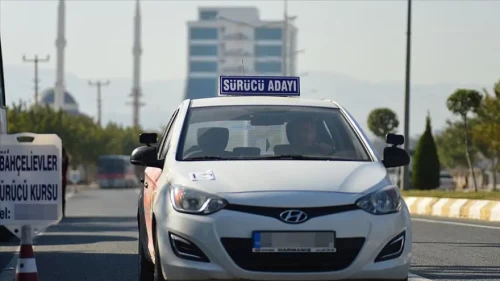 Ehliyet sınavlarında sabit parkur dönemi bitiyor mu? Ehliyet sınav sistemi ne zaman değişecek?
