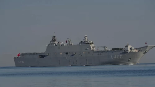 TCG Anadolu ve TCG Heybeliada’dan Yalova’da selamlama geçişi