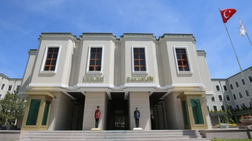 İçişleri Bakanlığı açıkladı: Kırmızı bültenle aranan 16, ulusal seviyede aranan 44 suçlu Türkiye'ye getirildi