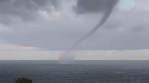 Karadeniz'de hortum paniği!