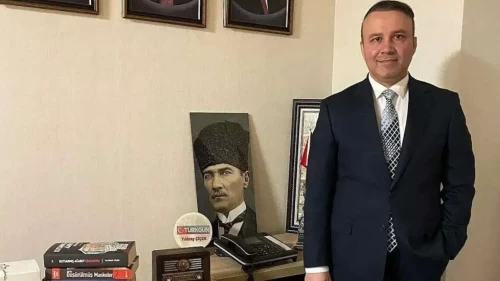 Türkgün gazetesi başyazarı Yıldıray Çiçek, yazılarına kısa süreliğine ara verdi