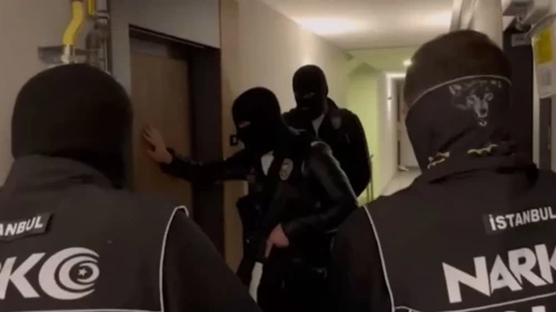 Kırmızı bültenle aranan zanlı İstanbul'da yakayı ele verdi!