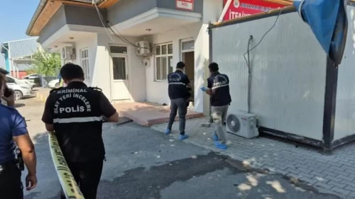 Belediye bahçesinde silahlı dehşet! Tartışma bir anda kanlı saldırıya dönüştü