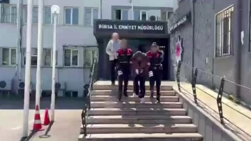 TikTok'ta canlı yayın açan kadını yüzünden bıçakladı!