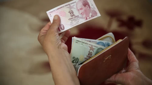 Ev kadınlarına emeklilik yolu açılıyor! 2026 prim tutarı ve başvuru şartları