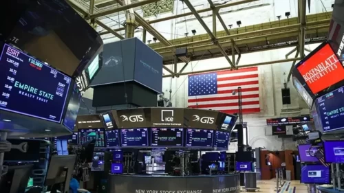 Wall Street'te çip hisseleri ve tahvil faizlerindeki düşüş moralleri düzeltti