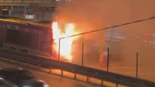Kağıthane'de metrobüste korkutan yangın