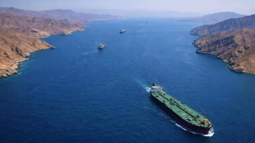 İran, BAE'ye ait petrol tankerini alıkoydu